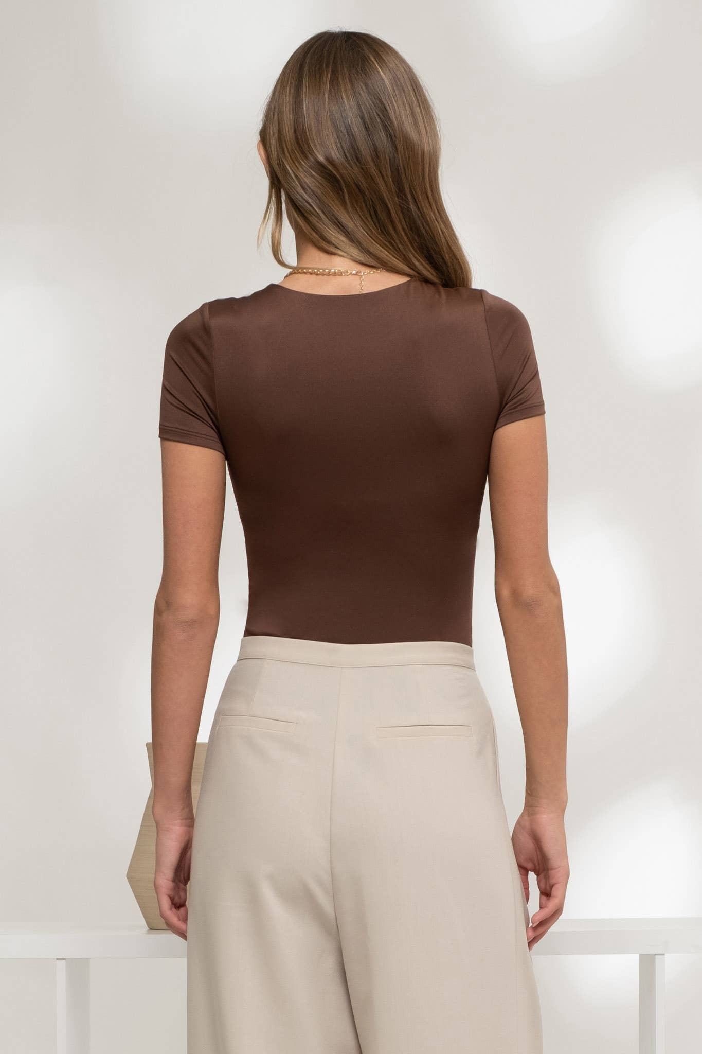 REVERSIBLE ROUND NECK SHORT SLEEVE BODYSUIT: COFFEE